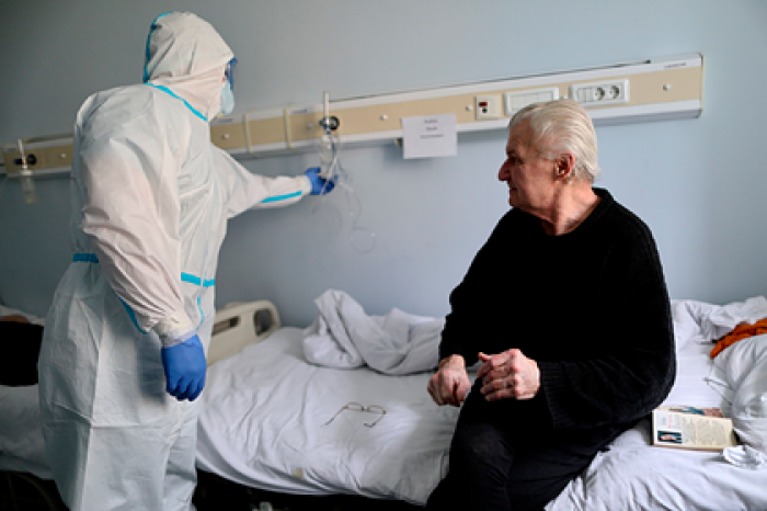 Минздрав рассказал о нетипичном течении коронавируса у пожилых россиян