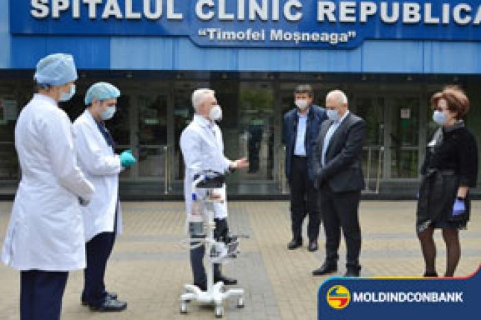 MOLDINDCONBANK ПЕРЕДАЛ АППАРАТ ИСКУССТВЕННОЙ ВЕНТИЛЯЦИИ ЛЕГКИХ РЕСПУБЛИКАНСКОЙ КЛИНИЧЕСКОЙ БОЛЬНИЦЕ