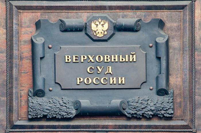Москвича задержали за попытку нарвать цветов за забором Верховного суда