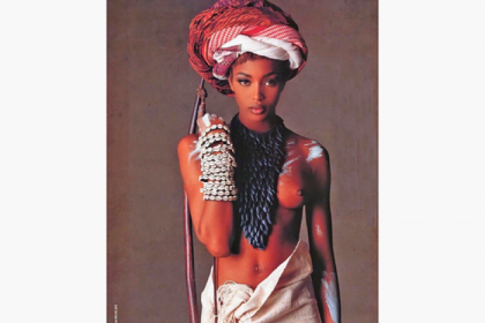 Наоми Кэмпбелл поделилась снимком из 90-х с обнаженной грудью в честь Дня Африки
