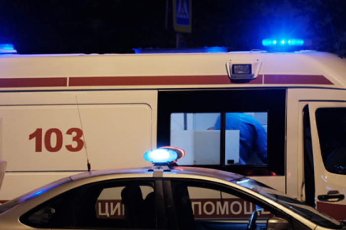 На заборе в центре Москвы нашли повешенного мужчину с ранами на животе