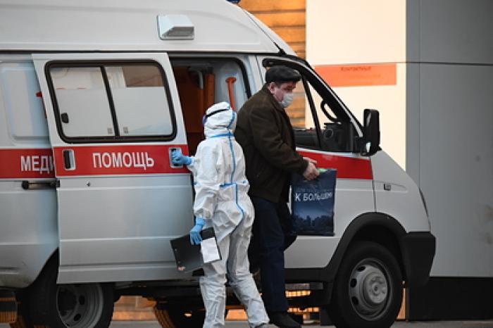 Очереди из скорых у больниц в Петербурге объяснили