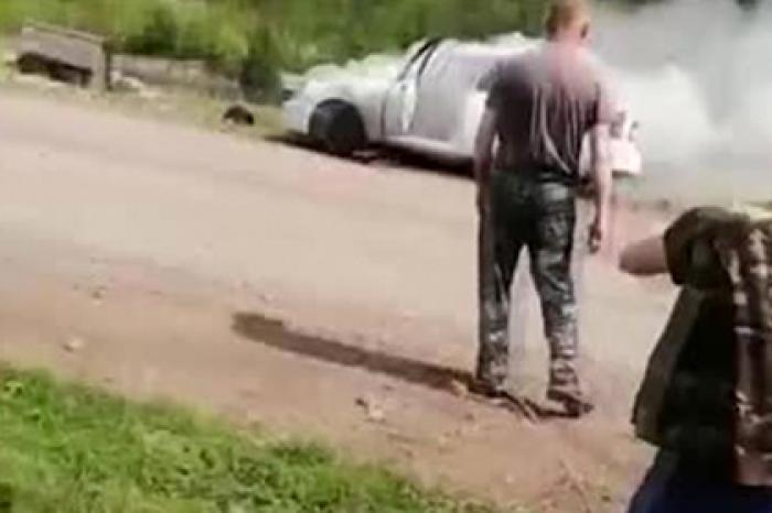 Огонь вспыхнул в машине сбившего ребенка россиянина и помешал ему скрыться