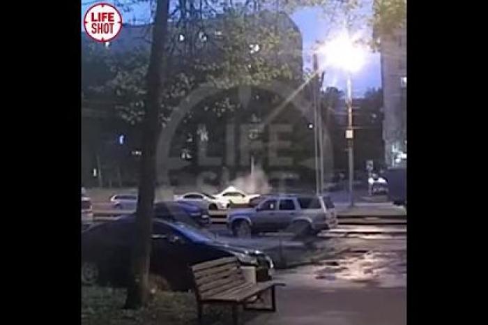 Опубликовано видео аварии в Москве с одной из самых дорогих моделей Mercedes