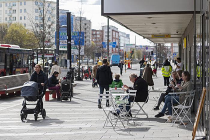 Отказ от карантина обернулся для Швеции масштабным кризисом