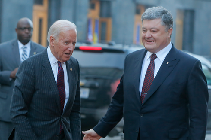 Порошенко хвастался Байдену повышением коммунальных тарифов