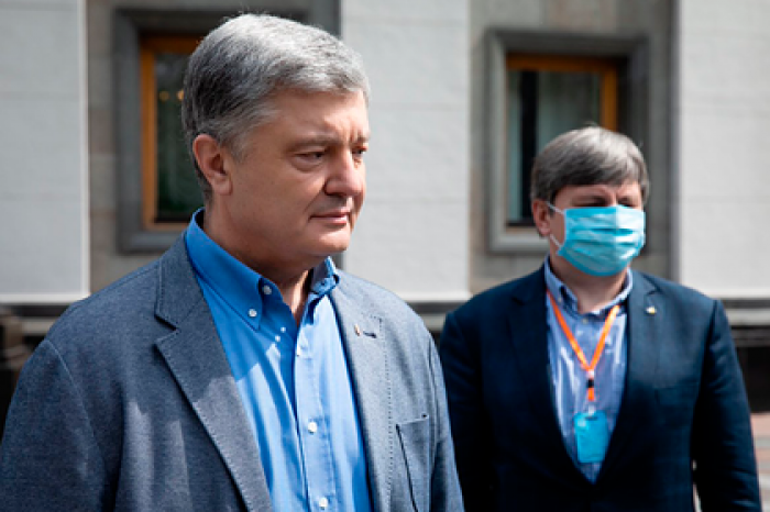 Порошенко назвал соцсети инструментом гибридной войны России