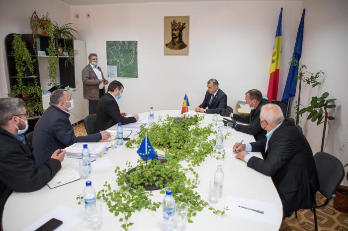 Prim-ministrul a inspectat implementarea proiectului de aprovizionare cu apă a localităților din lunca Prutului