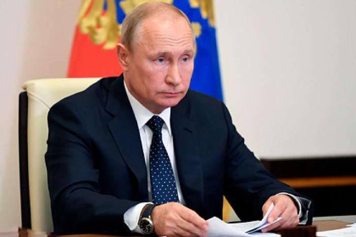Путин вступился за обделенных деньгами медиков