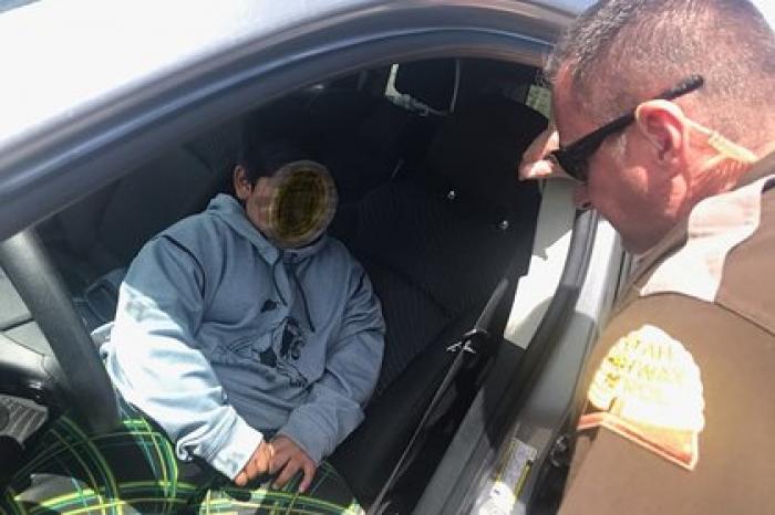 Пятилетний мальчик угнал машину у родителей и поехал к сестре