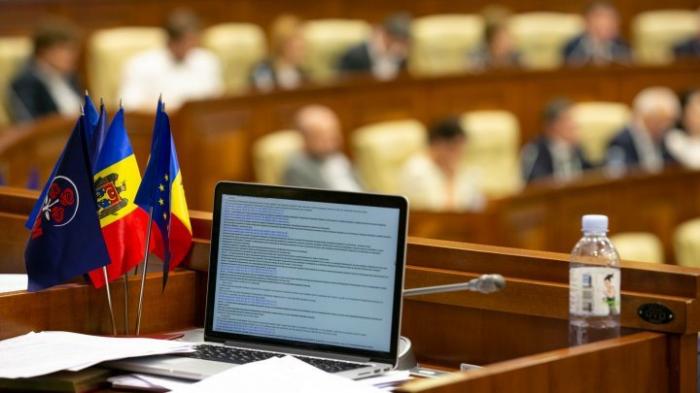 Реакция депутатов на решение спикера о самоизоляции и кто первым пройдет тестирование на COVID-19