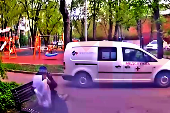 Родственники оставленной у подъезда пенсионерки отказались от претензий к врачам