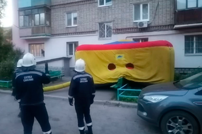 Российская пенсионерка захотела выйти из квартиры и пригрозила прыгнуть из окна