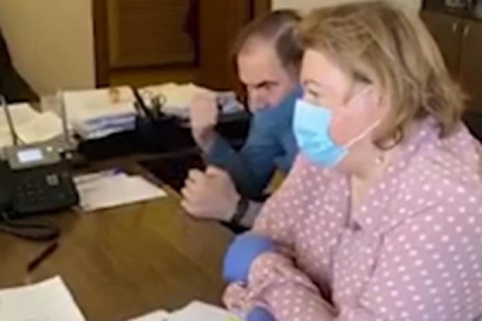 Российский главврач покривлялся в ответ на вопрос медиков о выплатах
