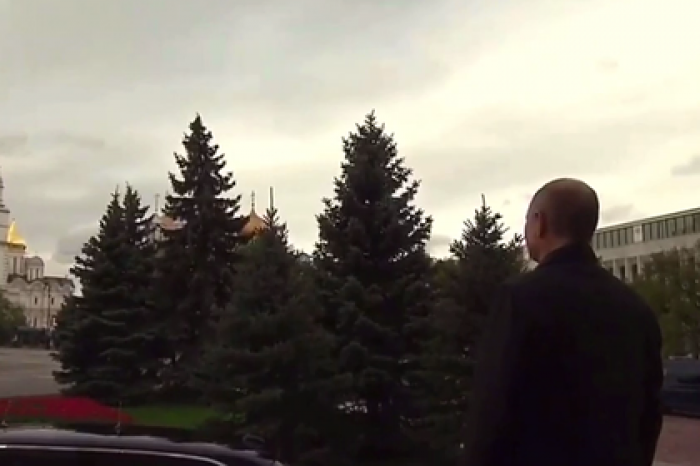 Смотрящего авиапарад Путина сняли на видео