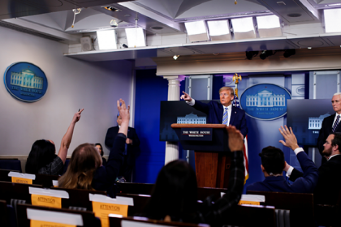 Трамп поругался с журналистами и прервал пресс-конференцию