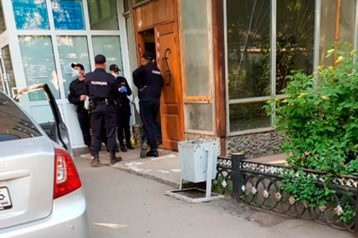 Жителей российской многоэтажки заперли без еды и лекарств