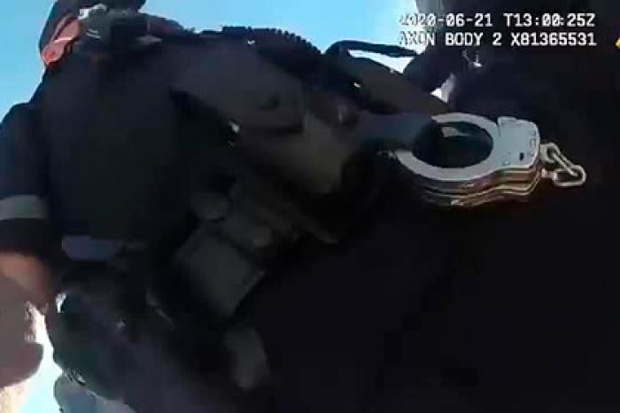 Американские полицейские снова применили удушающий прием против чернокожего
