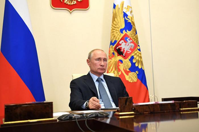Источник рассказал о будущем видеозвонке Путина и Макрона