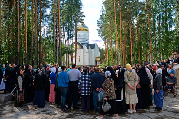 Избитый оператор Собчак рассказал о сексуальном насилии в монастыре на Урале