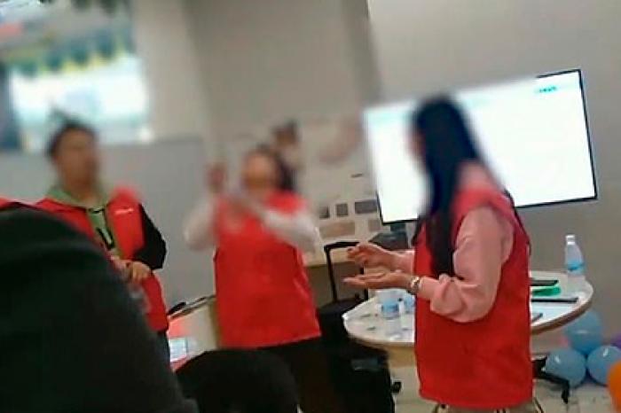 Китайцев заставили есть червей из-за проваленного плана продаж