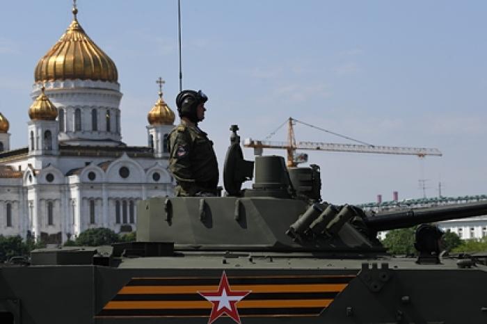 Кремль объяснил решение Путина провести парад 24 июня