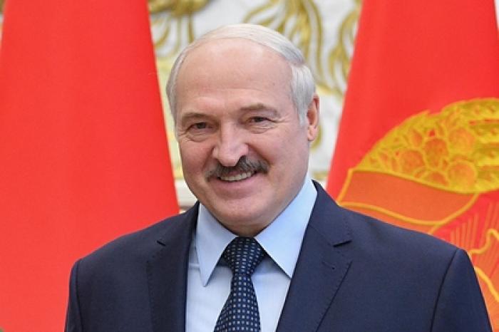 Лукашенко прибыл на парад и сел на трибунах недалеко от Путина