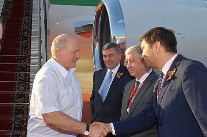 Лукашенко прилетел в Москву