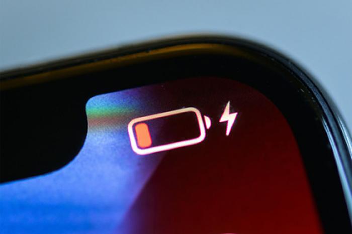 Названа опасность использования чужой зарядки для смартфона