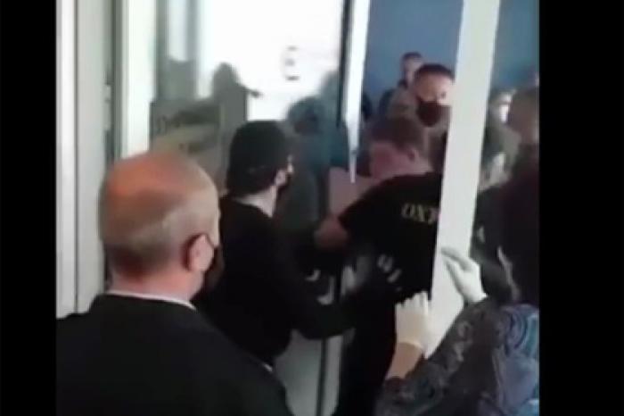 Охрана больницы в Петербурге подралась с родственниками умерших пациентов