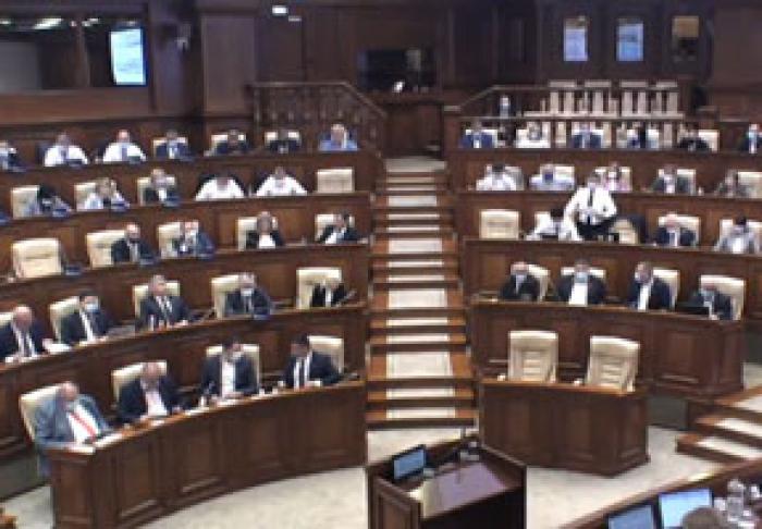 ПАРЛАМЕНТ ОСУДИЛ ФЕНОМЕН ПОЛИТИЧЕСКОЙ МИГРАЦИИ И КОРРУПЦИИ ДЕПУТАТОВ