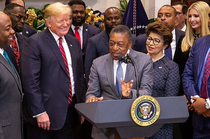 Первый чернокожий миллиардер США рассказал о разочаровании в Байдене