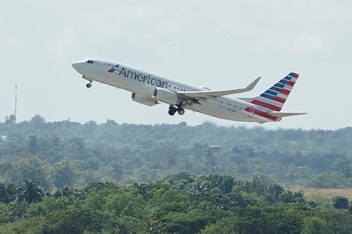 Подхвативший коронавирус слабоумный врач полетал в самолете и заразил попутчиков