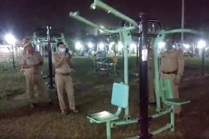 Работающие в пустом парке тренажеры заставили полицию задуматься о призраках