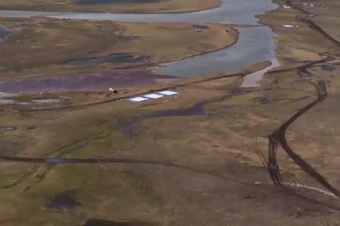 Разлившееся в Норильске топливо вышло за установленные ограждения