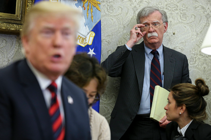 Россия назвала «разборками» книгу Болтона о Трампе