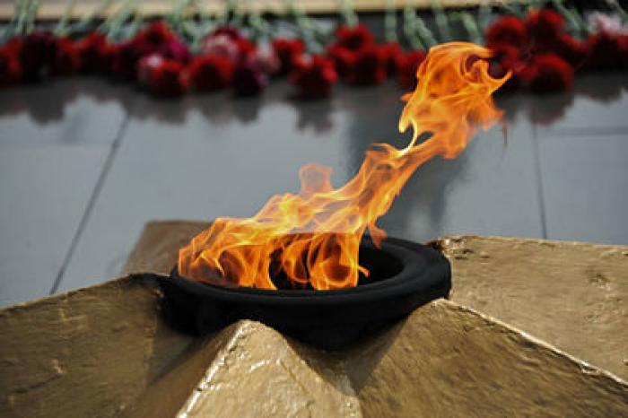 Россиянин позагорал у Вечного огня и заинтересовал следователей