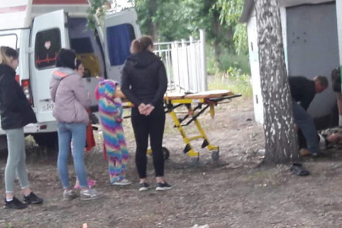 Скорая помощь выбросила окровавленного россиянина в памперсе у гаражей