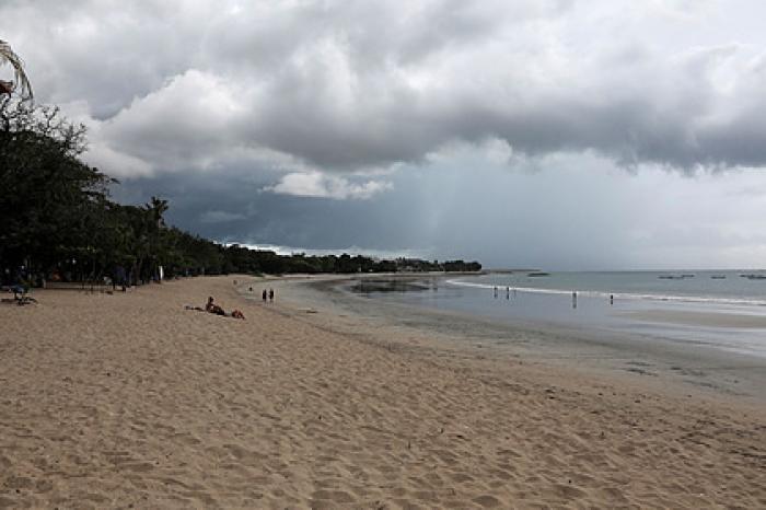 Спасавшийся от собаки мужчина упал в колодец и просидел там шесть дней