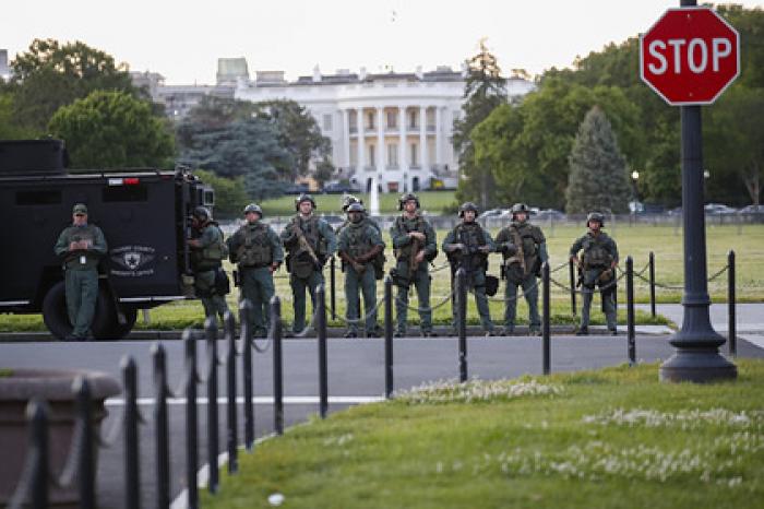Трампа спрятали в подземном бункере во время протестов у Белого дома