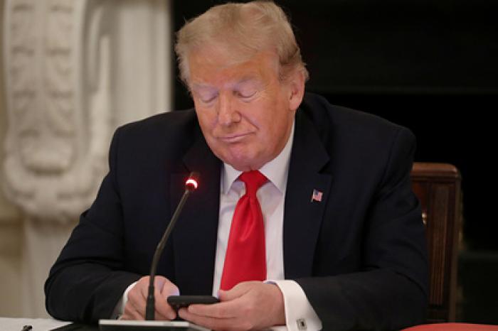 Трамп задумал сажать в тюрьму за сожжение флага США