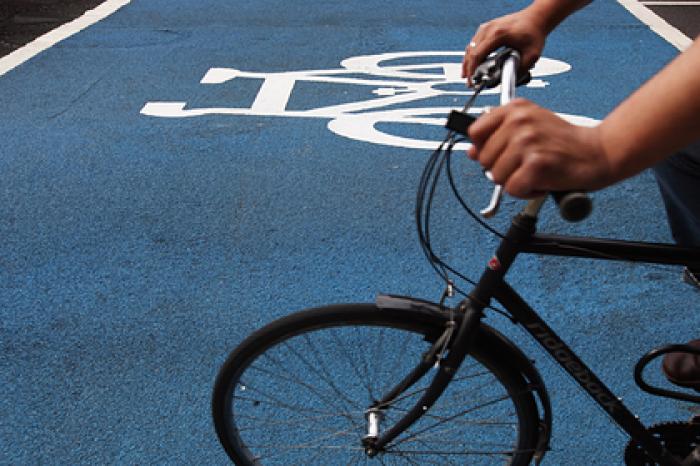 Турист взял велосипед напрокат на Бали и остался без зубов