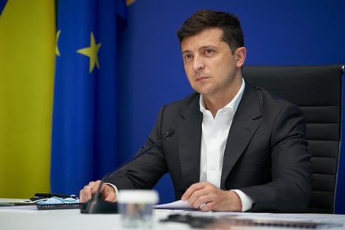 Украинец дал поносить Зеленскому резиновые сапоги