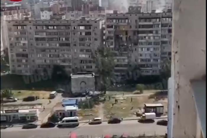 В Киеве взрывом уничтожило часть многоэтажного дома