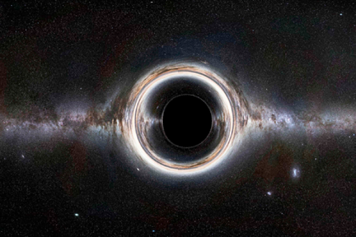 Вокруг черных дыр нашли структуры из света