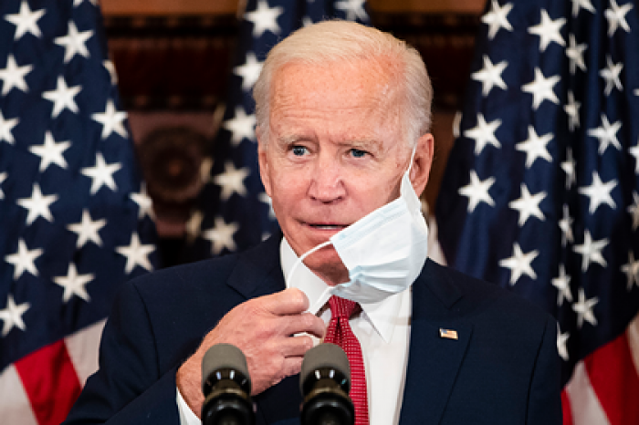 В США обеспокоились здоровьем главного противника Трампа из-за коронавируса