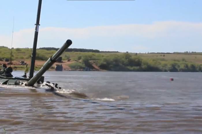 Иностранные СМИ удивились переплывшему реку российскому танку