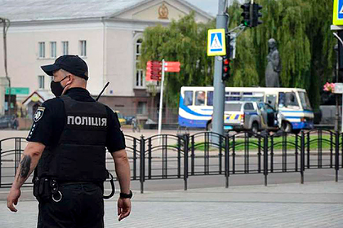 Из захваченного в Луцке автобуса вышли три заложника