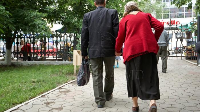 Кинут кость перед выборами: власти решили, когда выдать пенсионерам "пасхальные" пособия