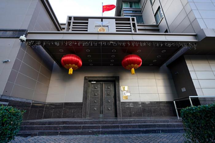 Китайское консульство в США уличили в попытке похитить медицинские разработки